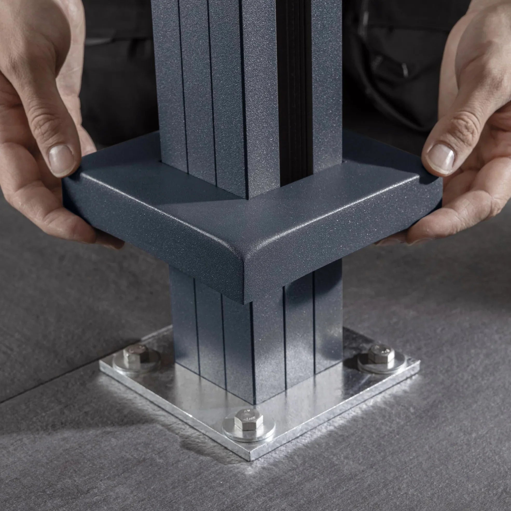 Aluminium Zaunpfosten 68x68mm mit Kappe, Montage auf Bodenplatte, System Flexo