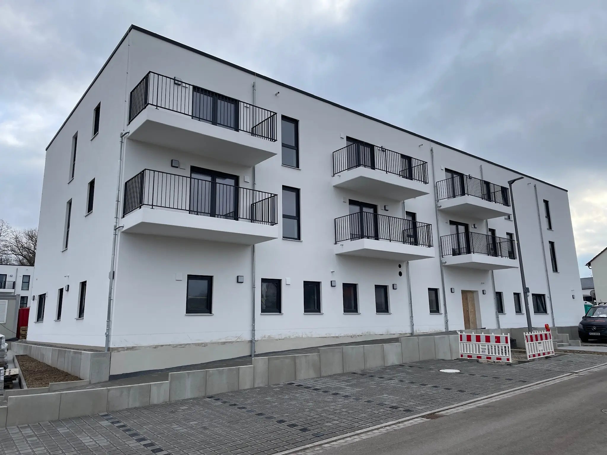 Balkon Geländer Bavaria aufgesetzt, feuerverzinkt + beschichtet in RAL7016 - Kundenreferenz