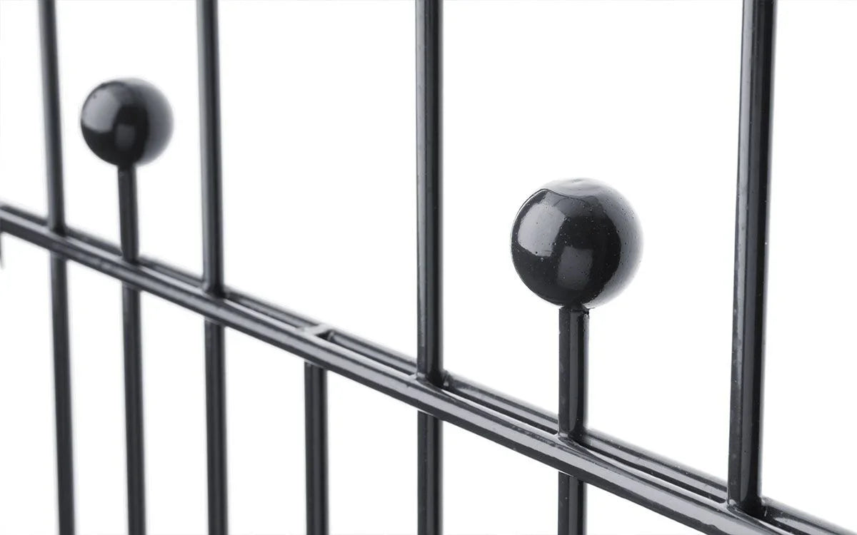 Detailansicht Doppelstabmattenzaun Modell WIEN, schwarze Metallstäbe mit Kugelspitzen