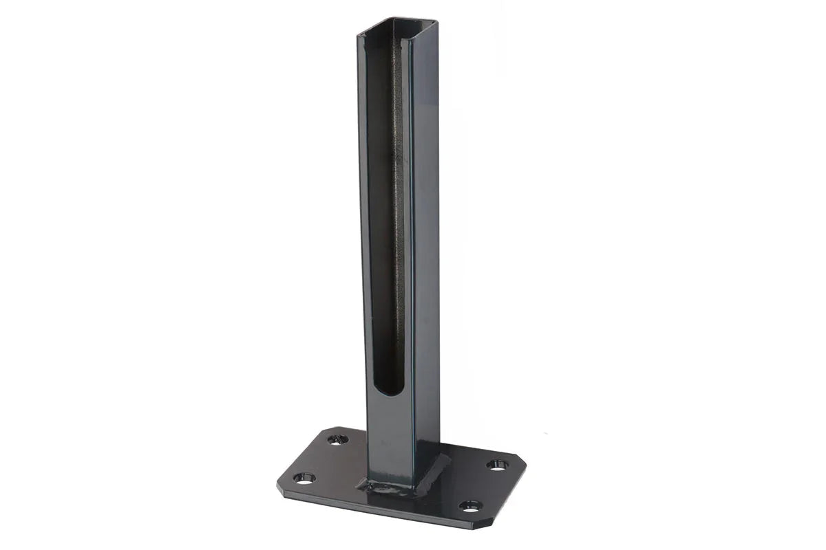 Fussplatte Universal 60x60 aus Metall, stabile Bodenplatte mit Vierkantrohr und Befestigungslöchern