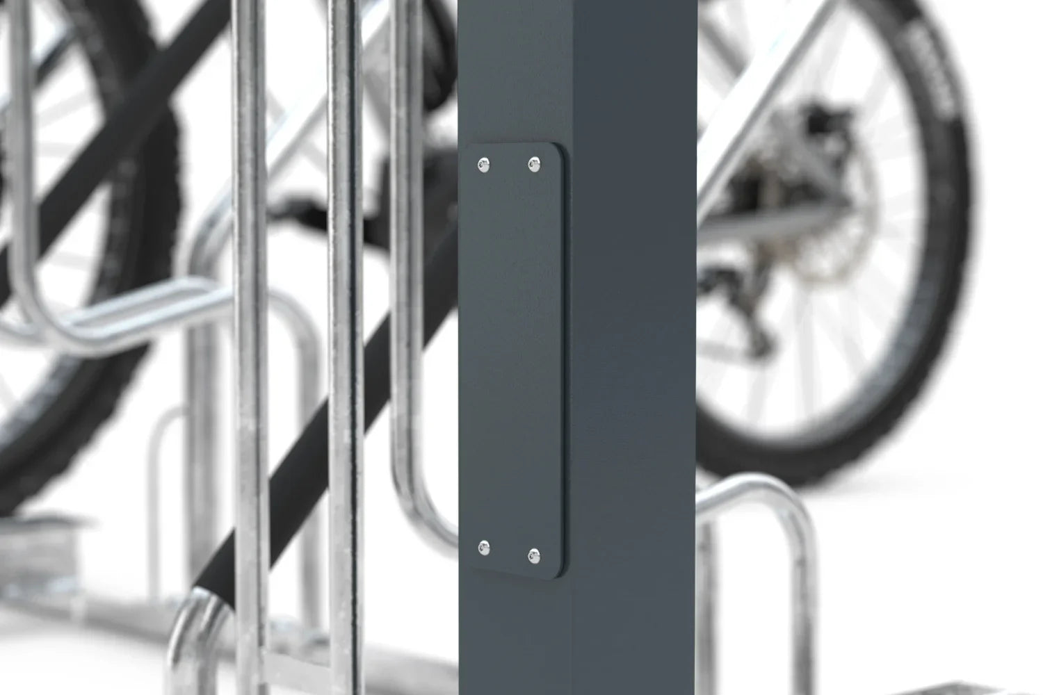 Detailansicht einer Ladestation für Anlehnbügel mit Fahrrad und Metallkonstruktion