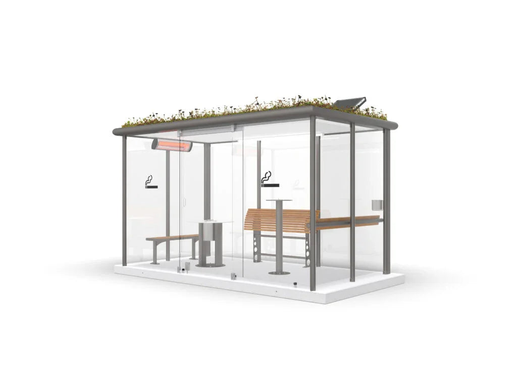 Moderne Raucherkabine aus Glas mit Sitzbänken und begrüntem Dach, für Außenbereiche