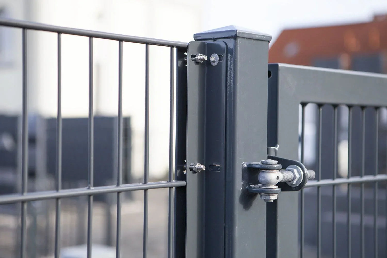 Metall Zaunanschluss mit Winkellochleisten-Set Typ A, stabile Befestigung am Pfosten