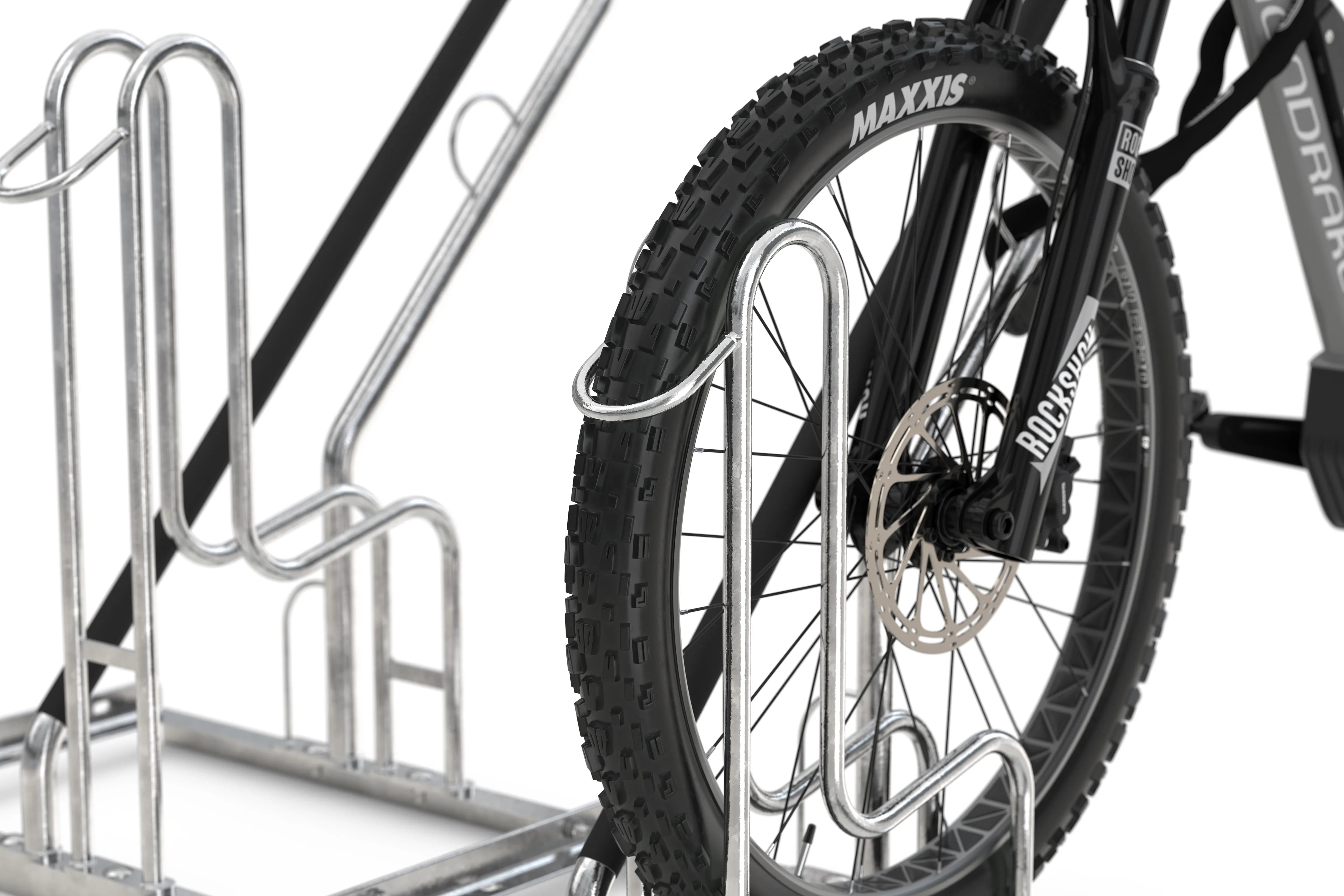 Detailansicht Fahrrad im verzinkten Fahrradständer für Reifen bis 75 mm Breite
