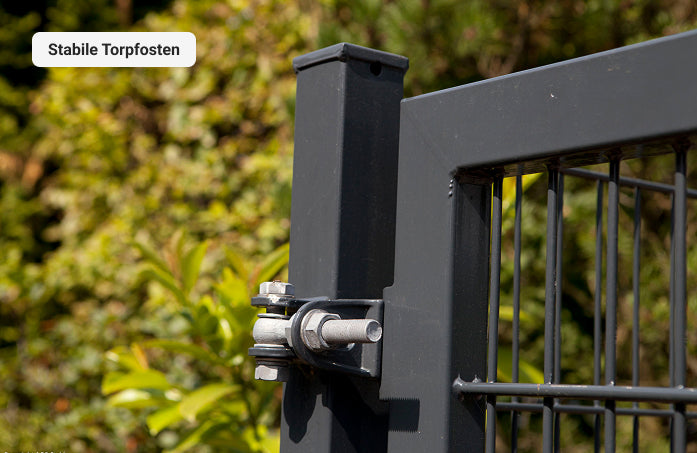 Detail Torpfosten 80 x 80 mm des Einfahrtstors BARCELONA