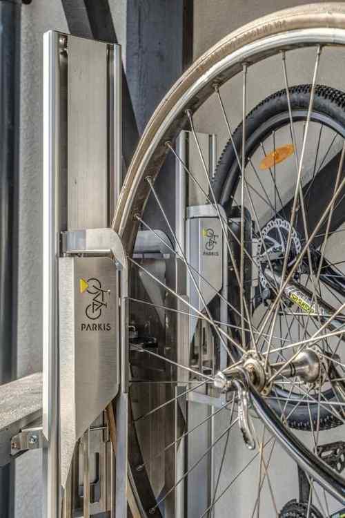 Vertikale Fahrrad-Wandhalterung aus Edelstahl für platzsparende Fahrradaufbewahrung