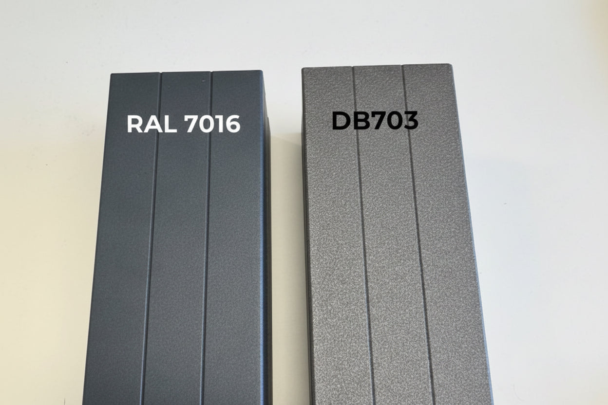 Farbe RAL7016 und DB703 im Vergleich