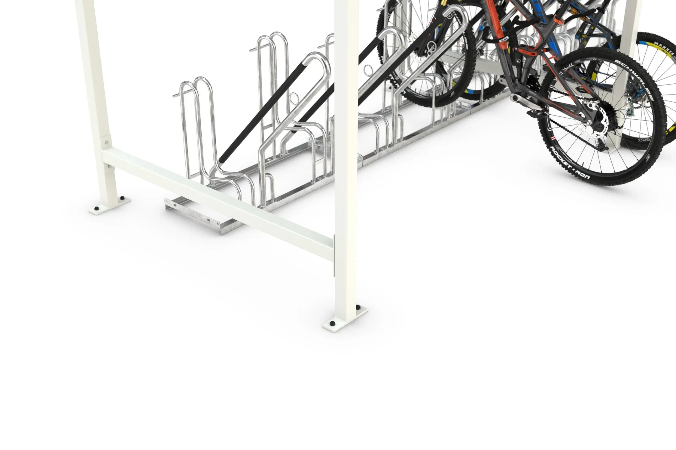 Detailansicht Metall Fahrradständer mit überdachtem Unterstand und abgestellten Fahrrädern