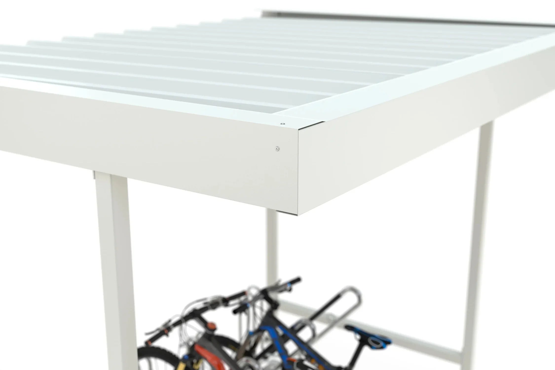 Detailansicht weißer Metallüberdachung mit Fahrrädern darunter, moderner Look