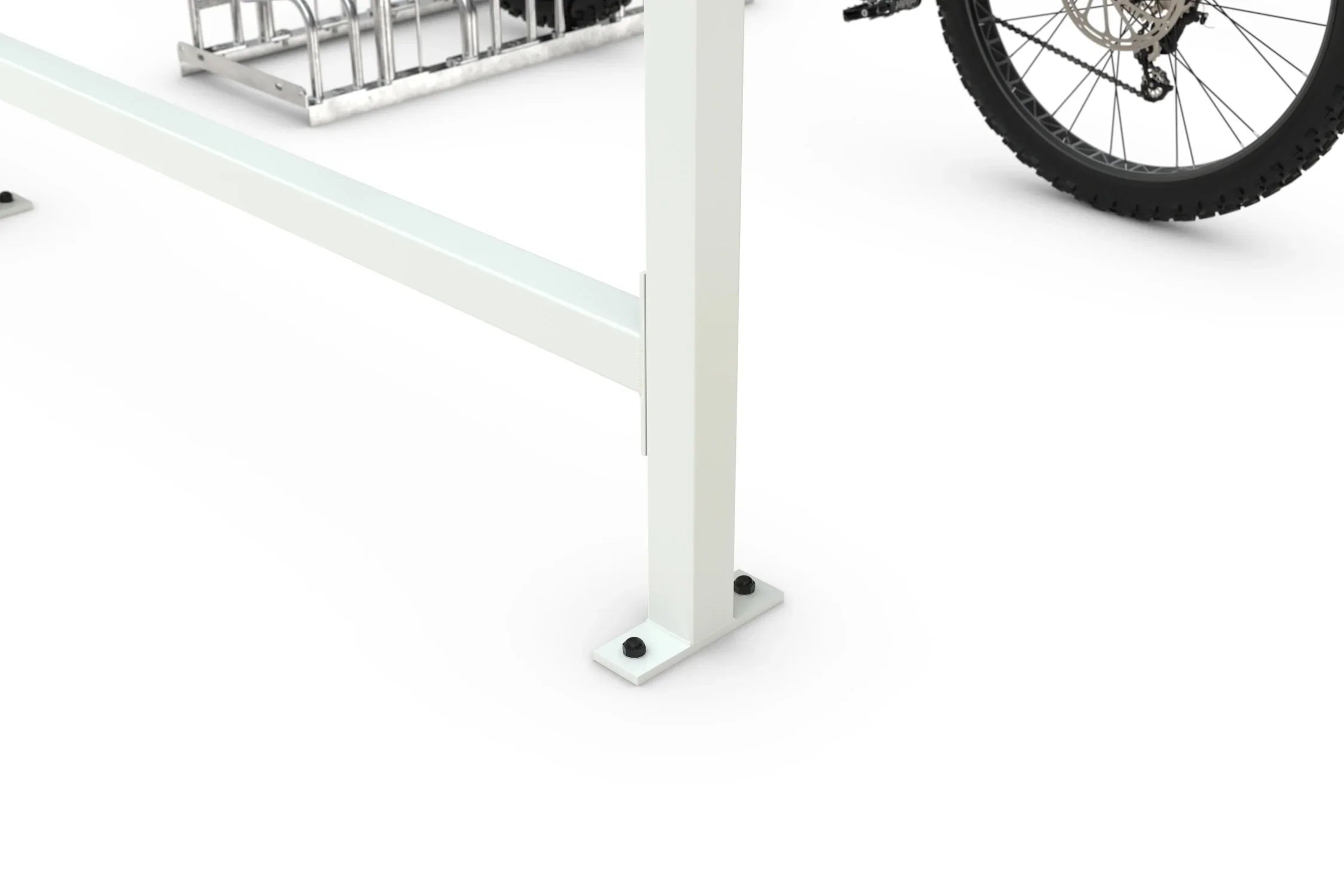 Detailaufnahme Metallpfosten Überdachung, weiß, Fahrradständer im Hintergrund