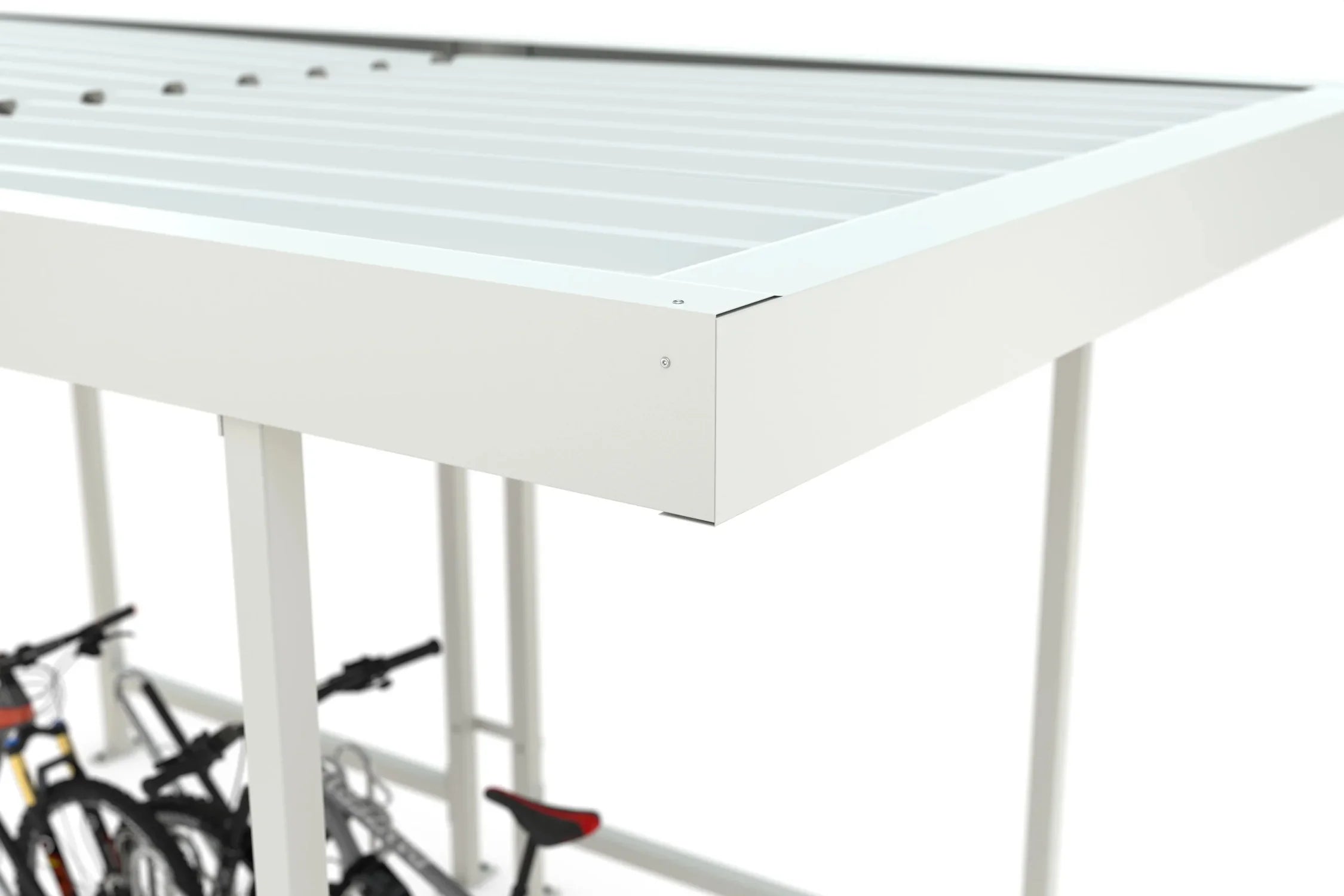 Detailaufnahme einer modernen Überdachung aus Metall, darunter mehrere Fahrräder.