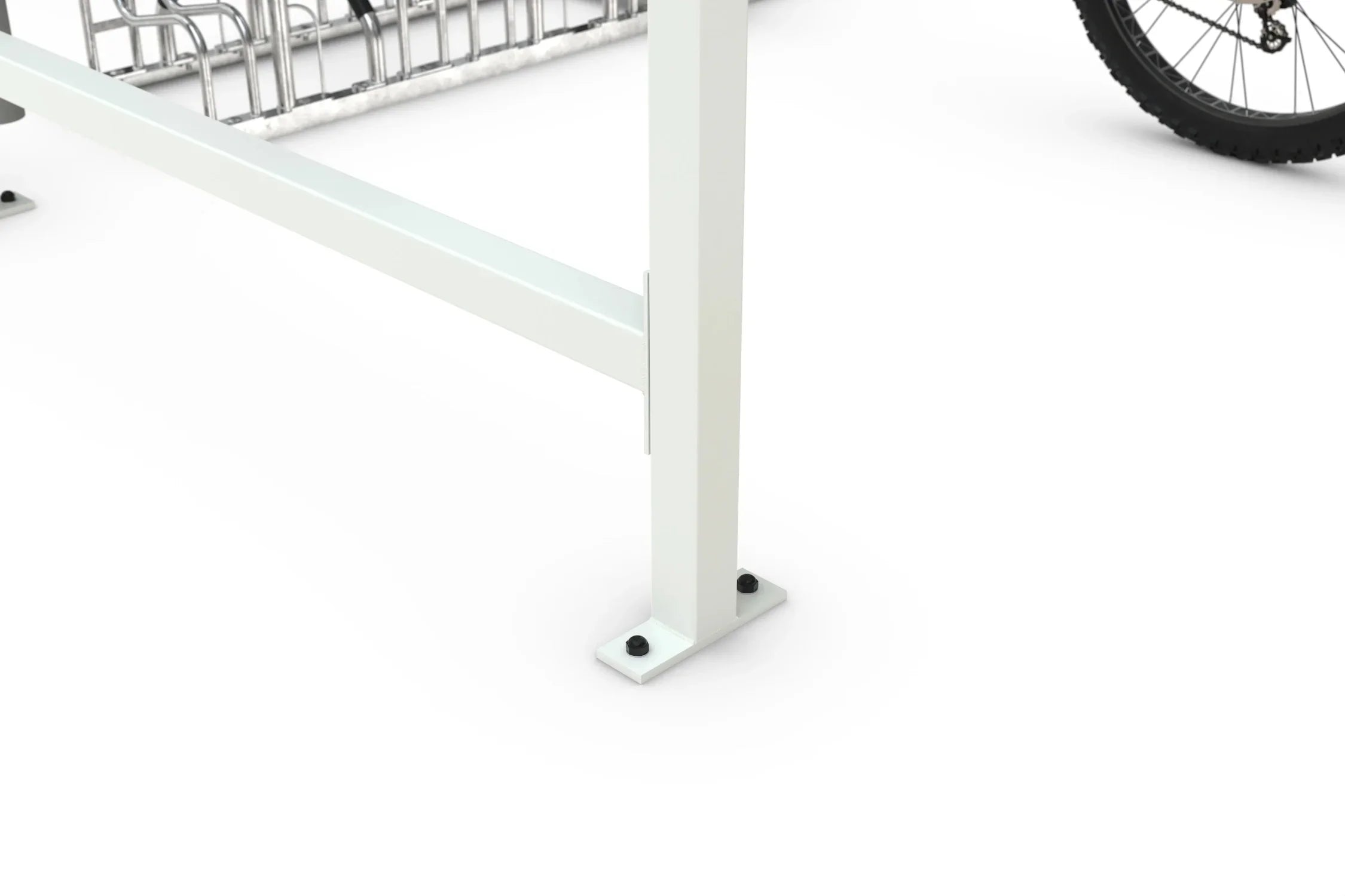 Detailaufnahme Standfuß eines raucherunterstands aus Metall mit Bodenbefestigung, im Hintergrund Fahrradteil