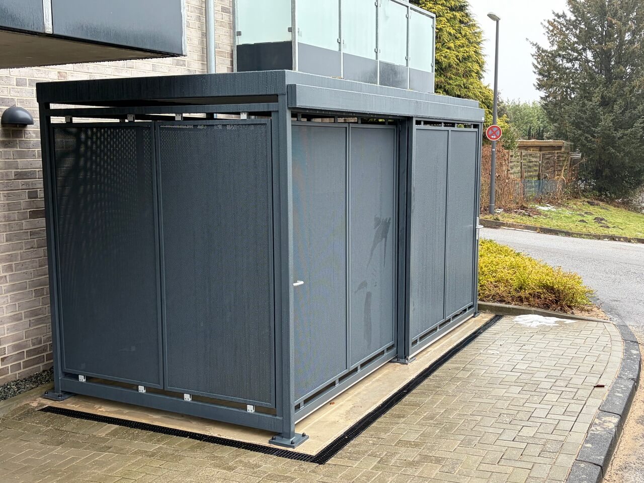 Überdachung für Mülltonnen und Fahrräder Modell K40 - Kundenreferenz Kiel