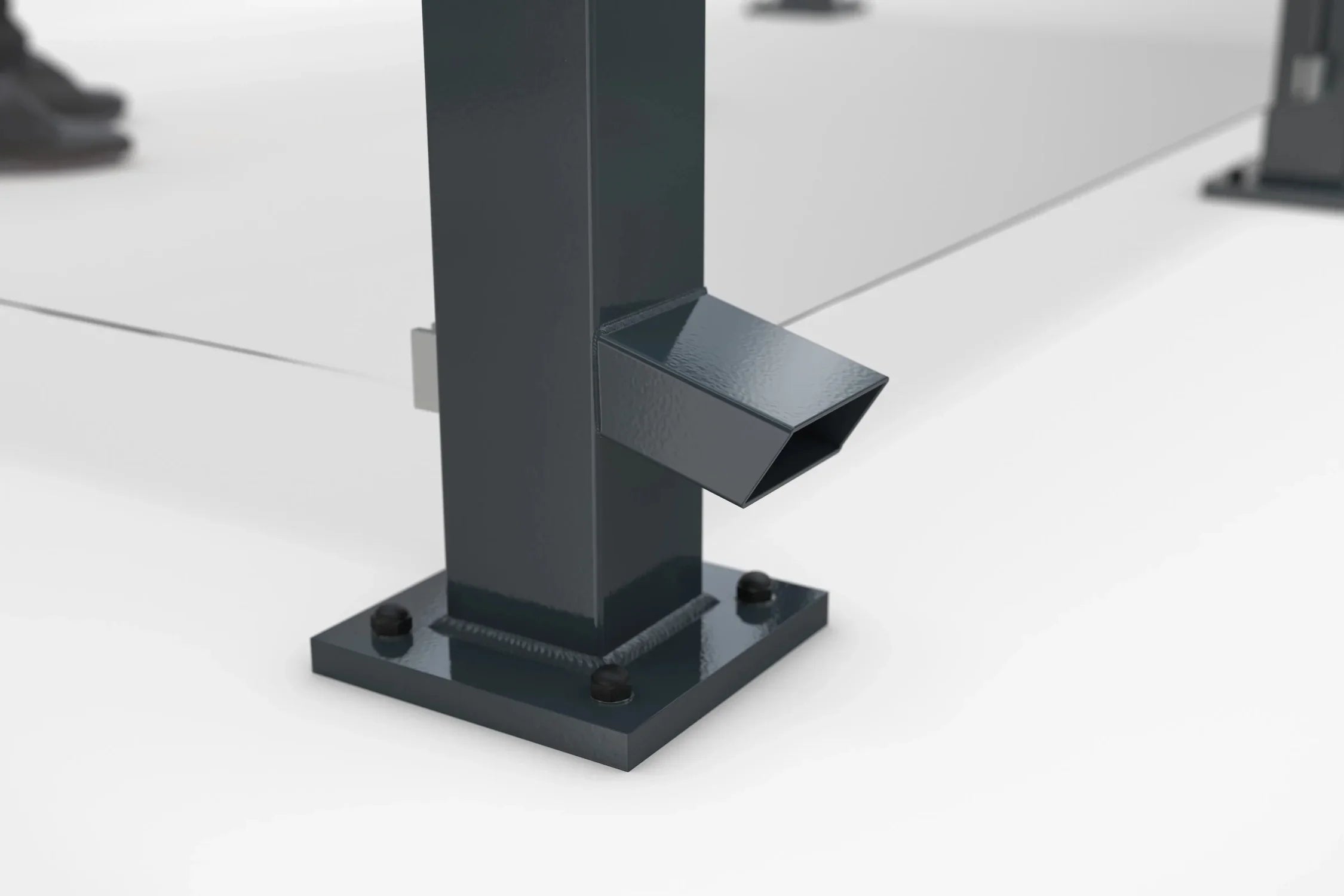 Detailansicht einer pulverbeschichteten Metallstütze mit Wasserablauf für Überdachung