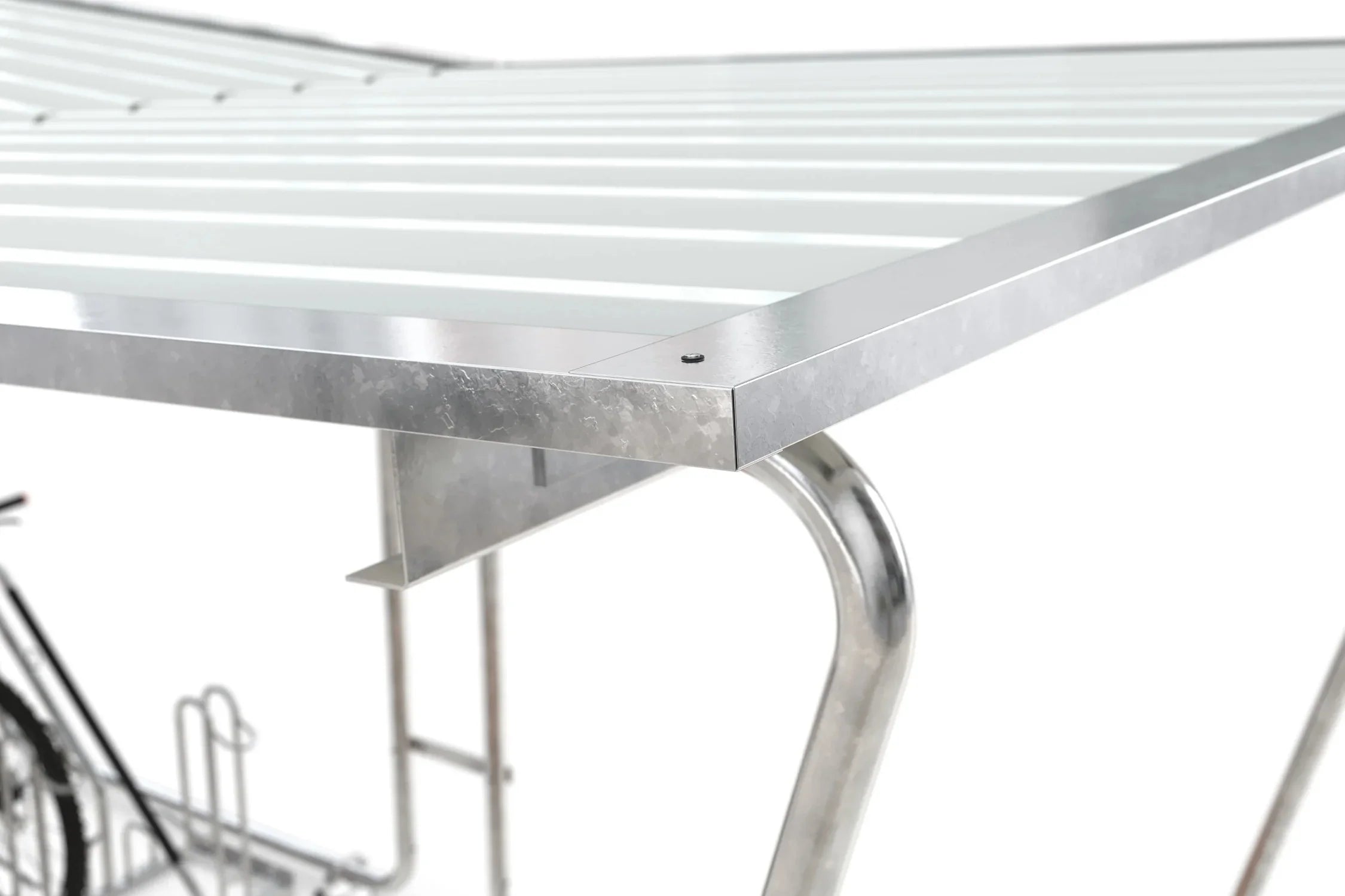 Detail einer Überdachung aus Metall, ideal als Unterstand für Fahrräder