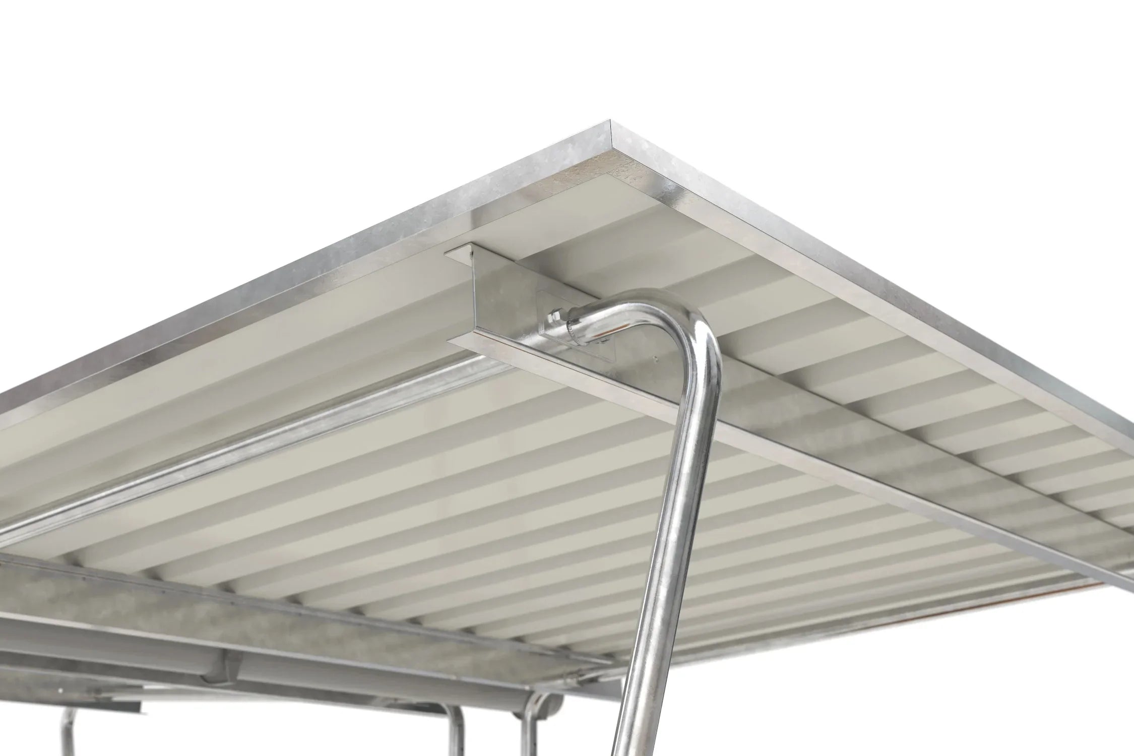 Detail moderner Metall Unterstand mit verzinkter Stahlkonstruktion und Trapezblechdach