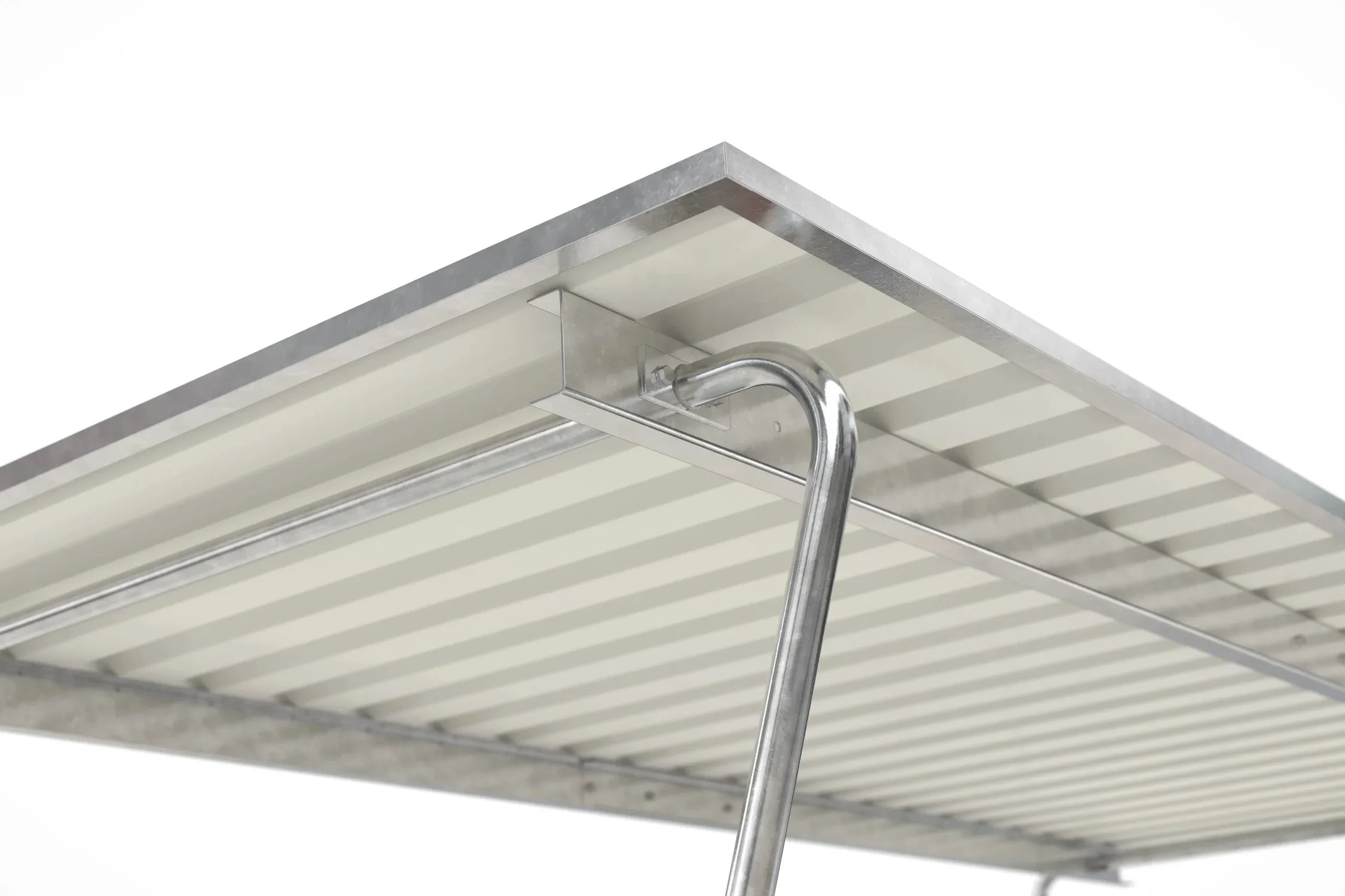 Detailansicht Metall Unterstand Überdachung mit Profilblech Dach und stabiler Konstruktion