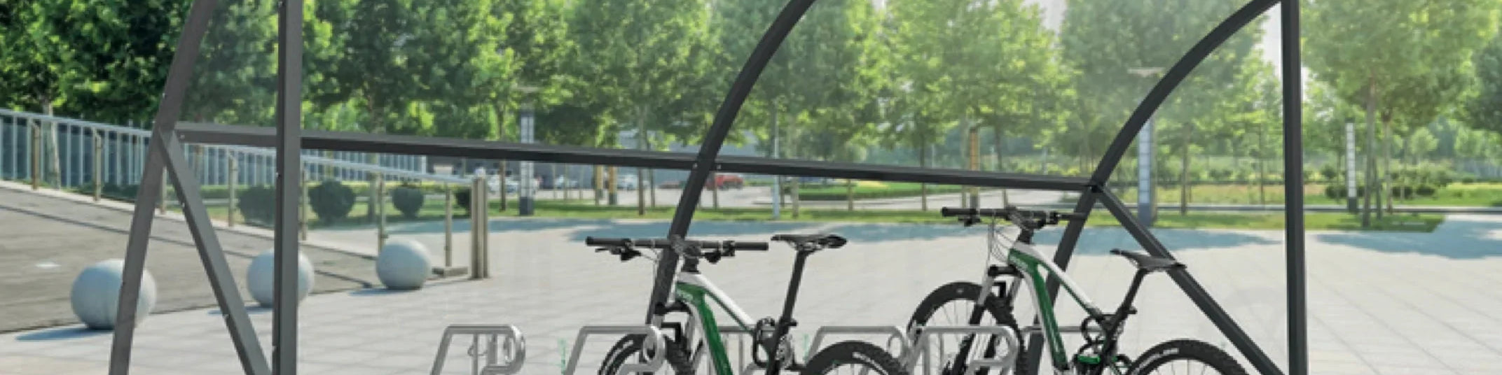 Moderner Fahrradunterstand aus Metall mit Überdachung und Fahrradständern im Außenbereich