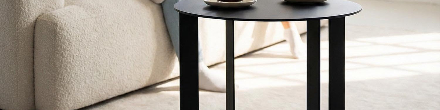 CIRCUL Beistelltisch rund, Stahl schwarz, neben Sofa