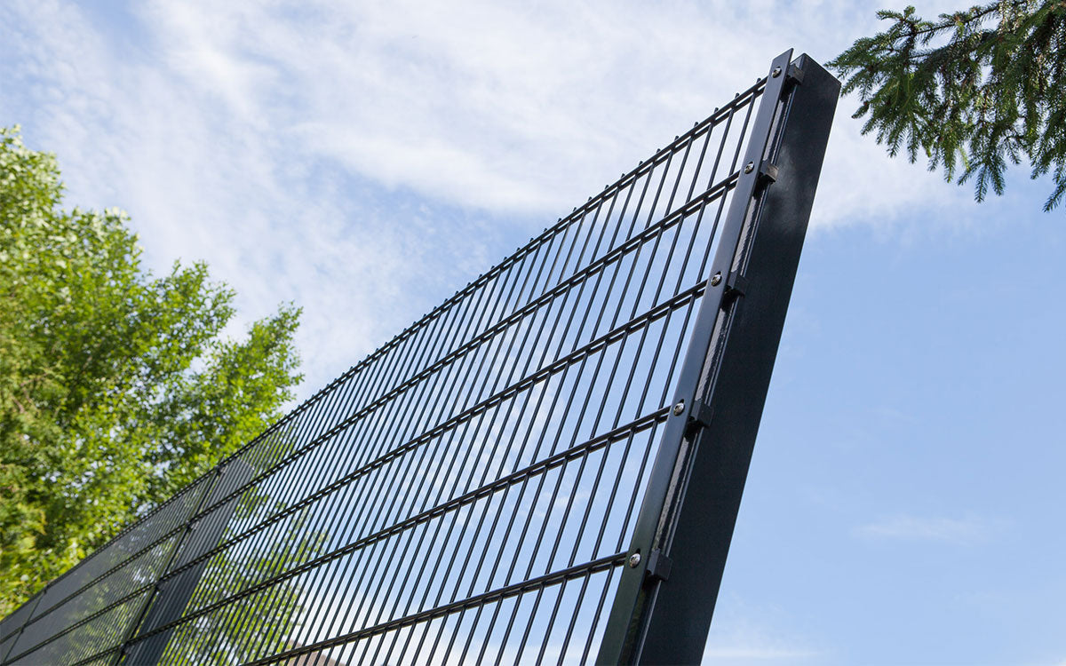 Doppelstabmattenzaun mit Sichtschutzpfosten Typ A80 in Anthrazitgrau