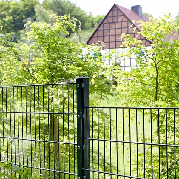 Zu Doppelstabmattenzäunen