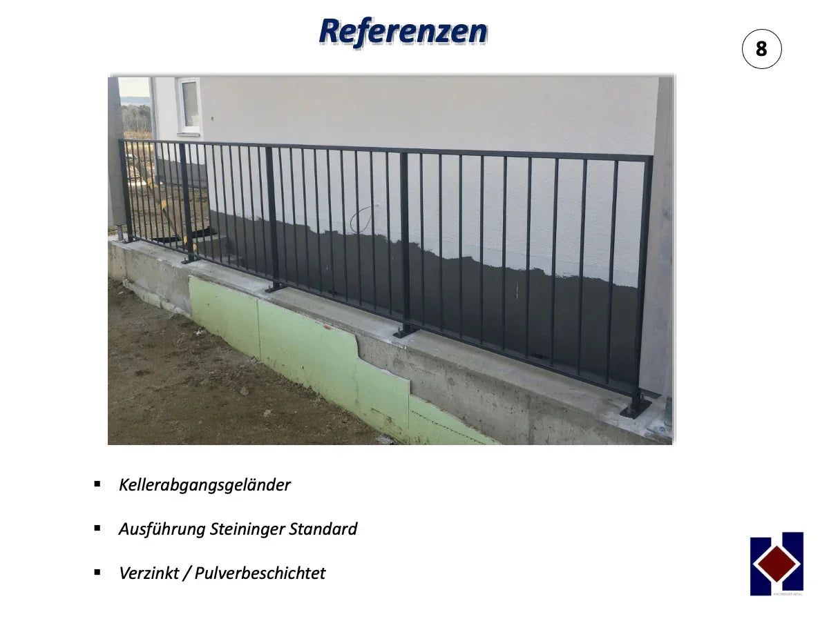 Kellerabgangsgeländer aus Metall, verzinkt und pulverbeschichtet, Standardausführung an Hauswand