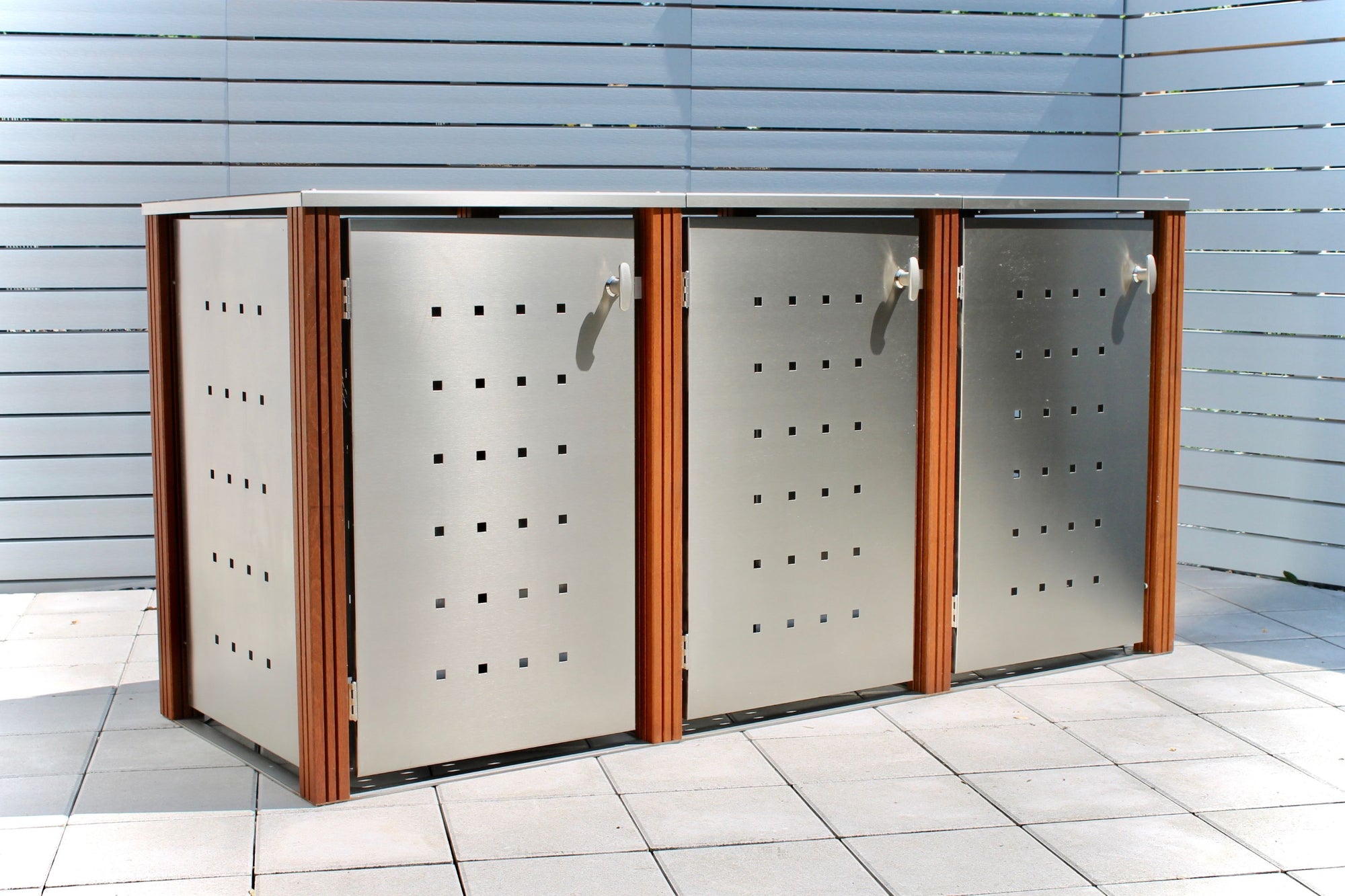 Mülltonnenbox Edelstahl mit Holzpfosten 3er