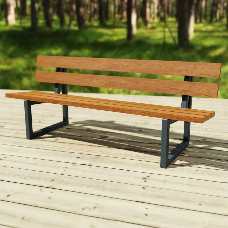Parkbank Lima mit Fichtenholz 40 x 120 mm und Stahlgestell in RAL 7016 Anthrazitgrau auf Holzterrasse
