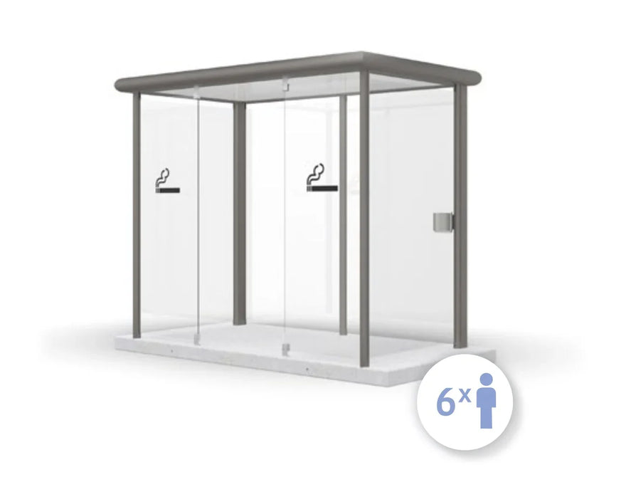 Raucherkabine aus Glas und Metall für 6 Personen, freistehend, mit Rauchersymbolen.