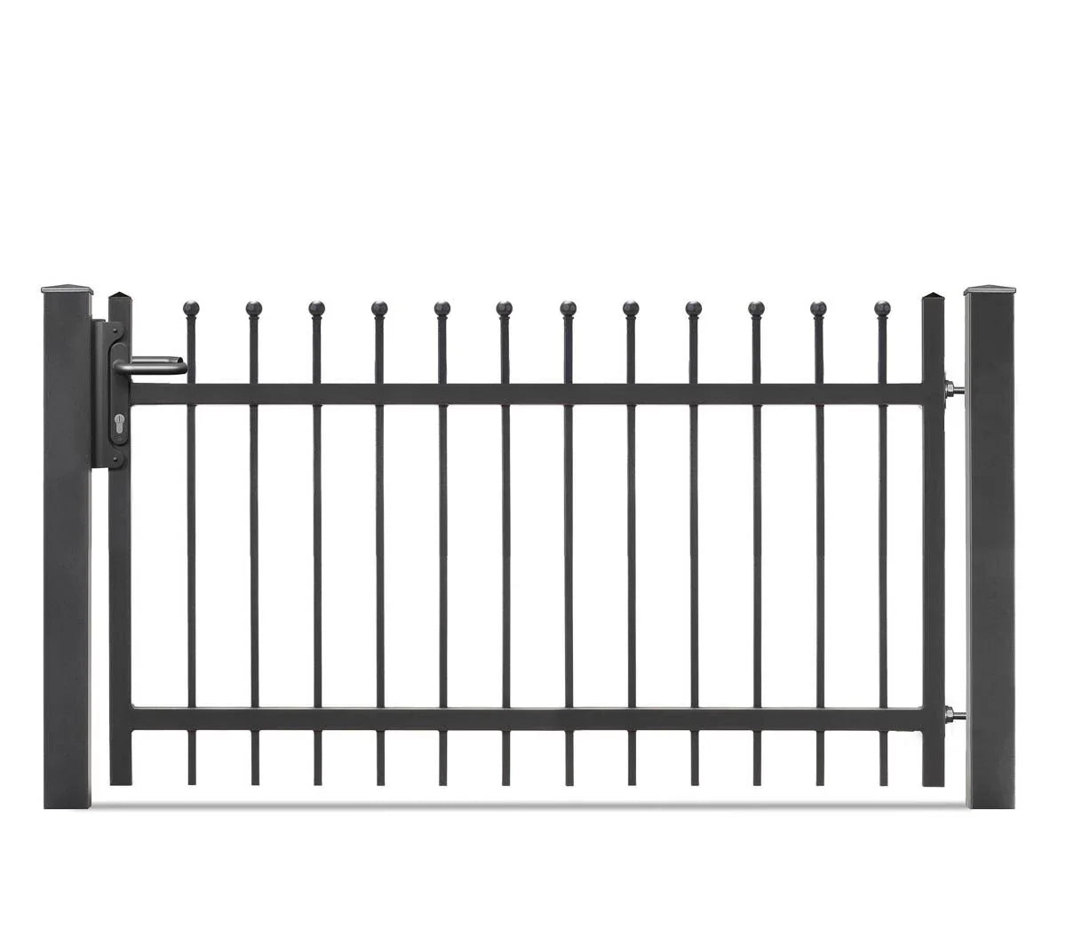 Modernes schwarzes Metallzauntor mit senkrechten Stäben und Kugelspitzen, freigestellt