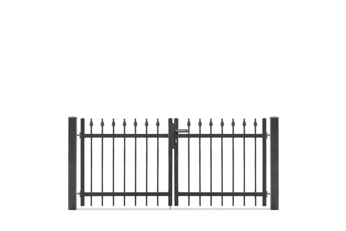 Modernes Schmuckzaun-Tor aus Metall, pulverbeschichtet, mit Spitzenornamenten, freigestellt