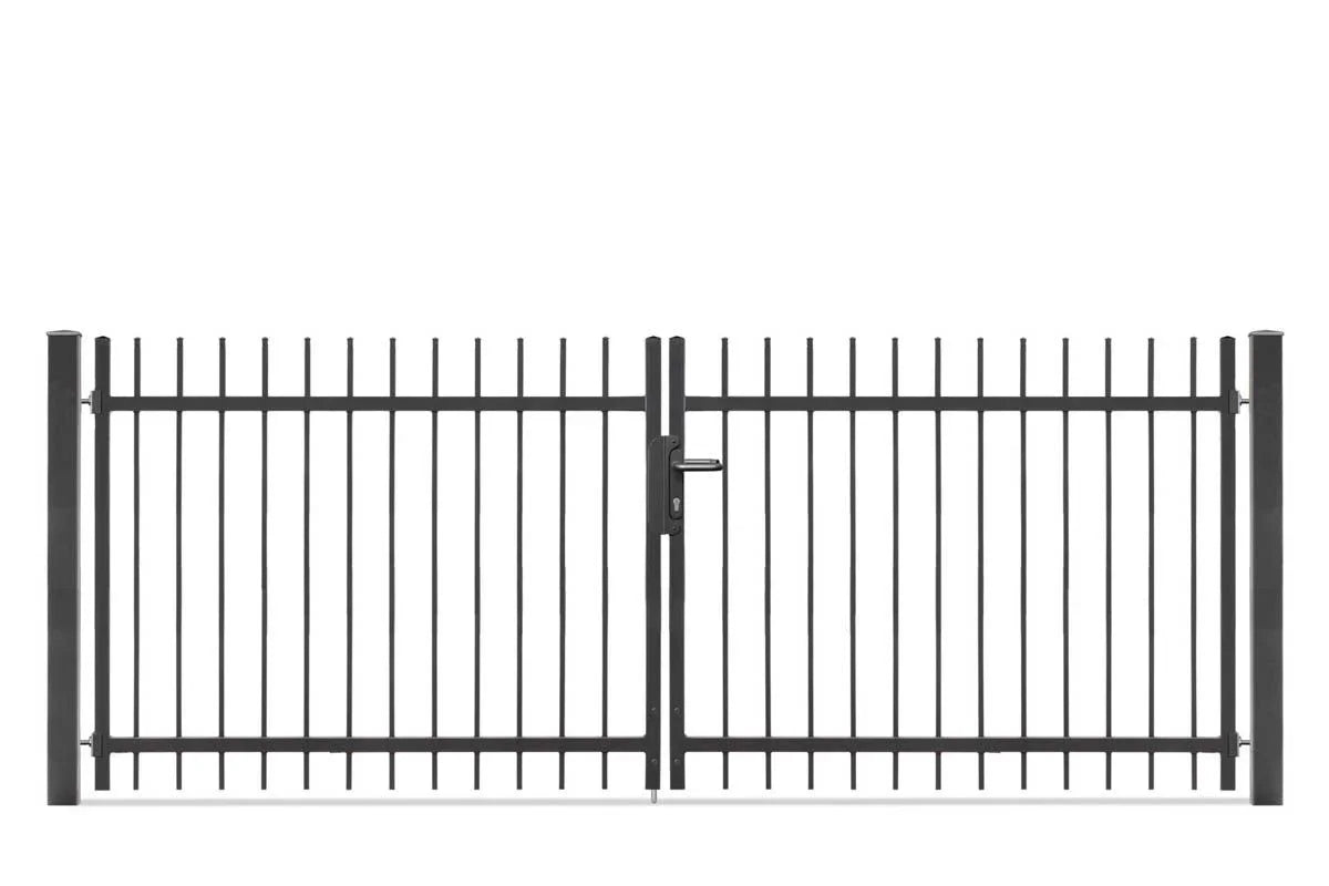 Doppelflügeliges Gartentor aus Metall mit senkrechten Stäben und modernem Design.