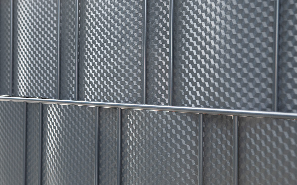 Detail der 3D-Würfelstruktur des Sichtschutzes cube im Doppelstabmattenzaun