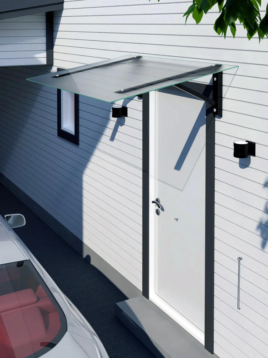 Modernes Vordach aus Milchglas mit schwarzen Konsolen über weißer Haustür an Hausfassade