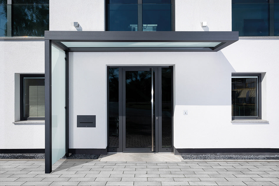 Vordach Platin + Seitenteil mit Glasleiste