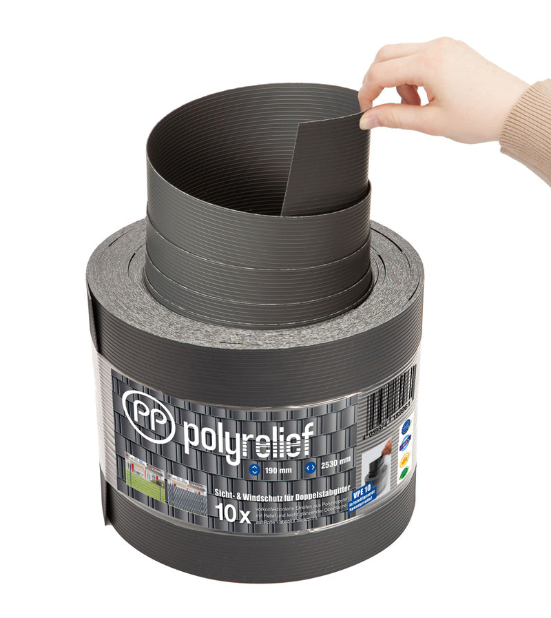 Einzelner Streifen wird von der polyrelief Spenderrolle abgezogen