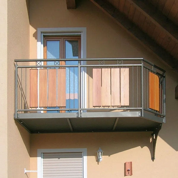 Balkongeländer Metall Holz Haus