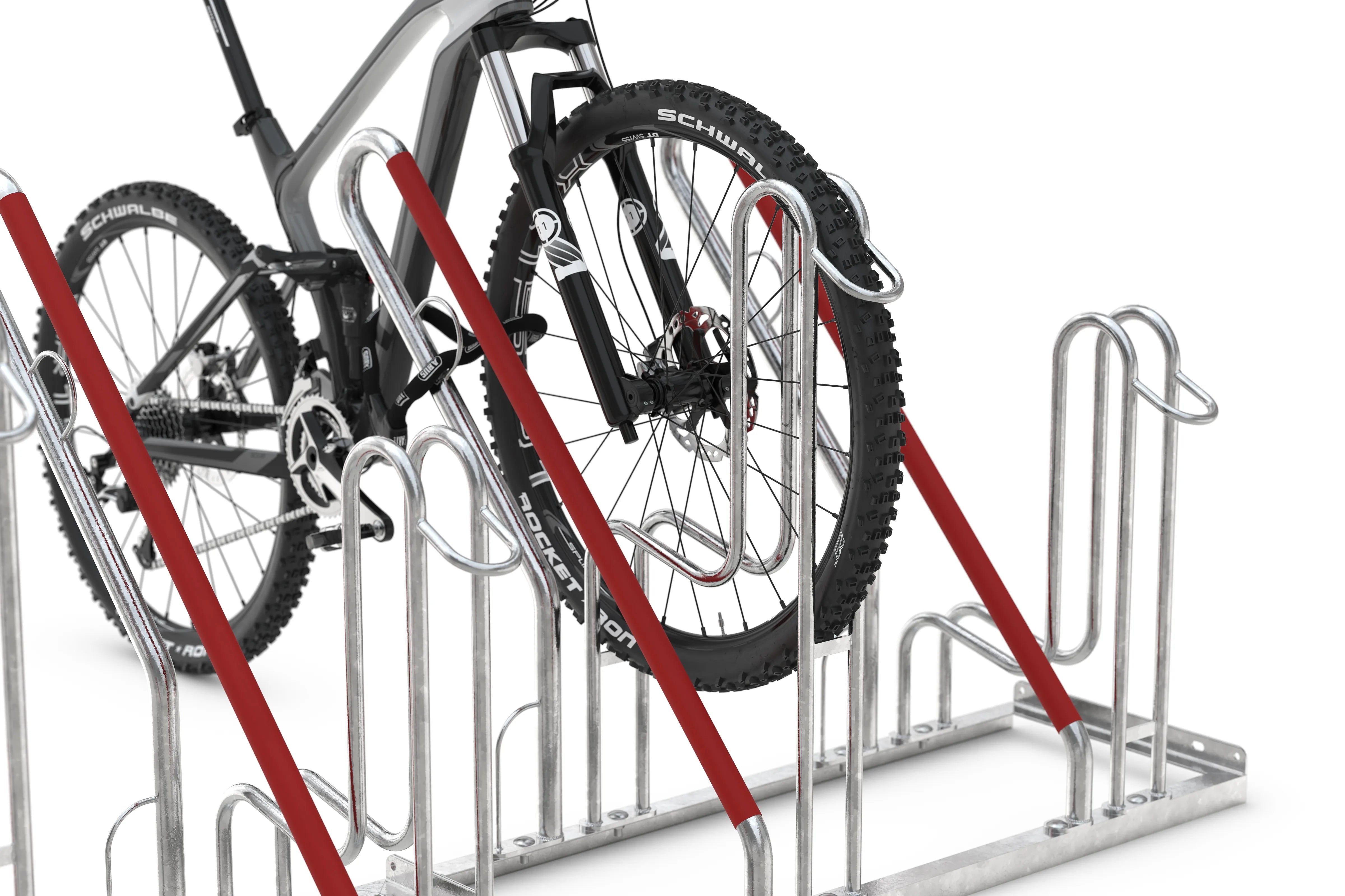 Fahrradparksystem aus Metall mit rotem Seitenschutz, MTB im Fahrradständer