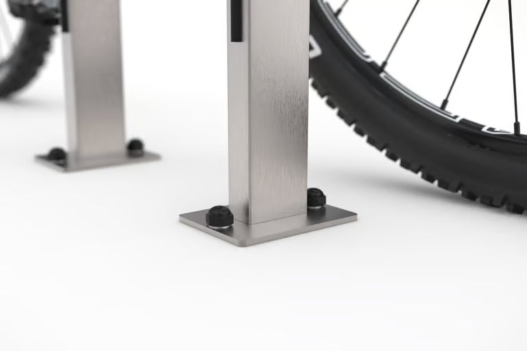 Fahrrad Anlehnbügel 9331 E aus rostfreiem Edelstahl – Detailansicht, stabiler Fahrradständer für sichere Radabstellung, Made in Germany