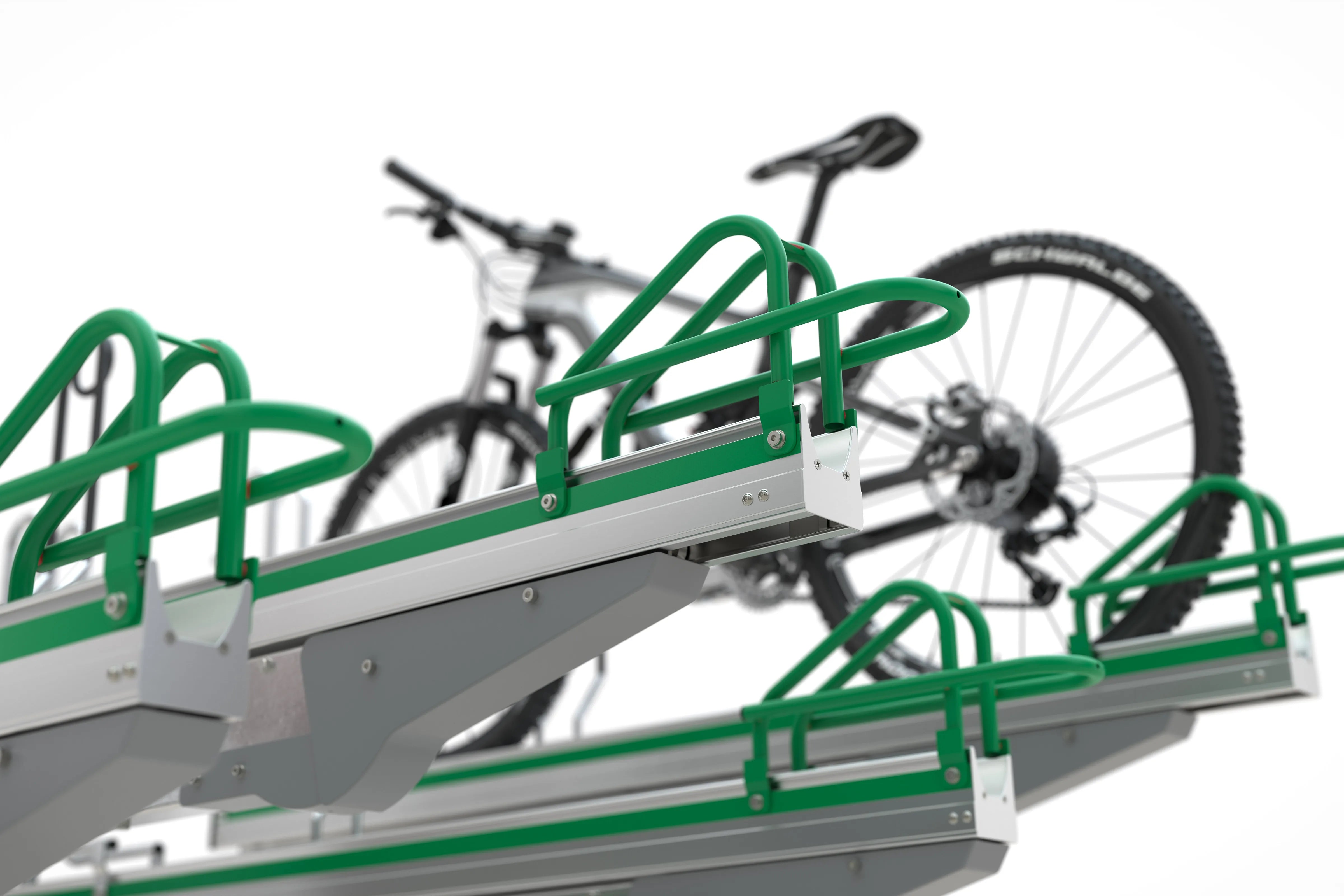 Detail eines Fahrradparksystems aus Metall mit grünem Haltebügel und Fahrrad