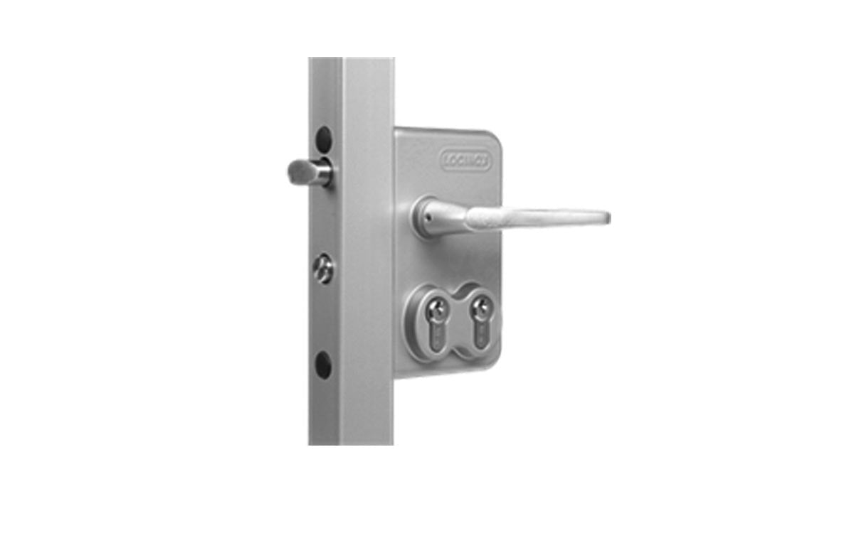 Doppelzylinderschloss für Tor VARIO trend in Silber an einem Torprofil