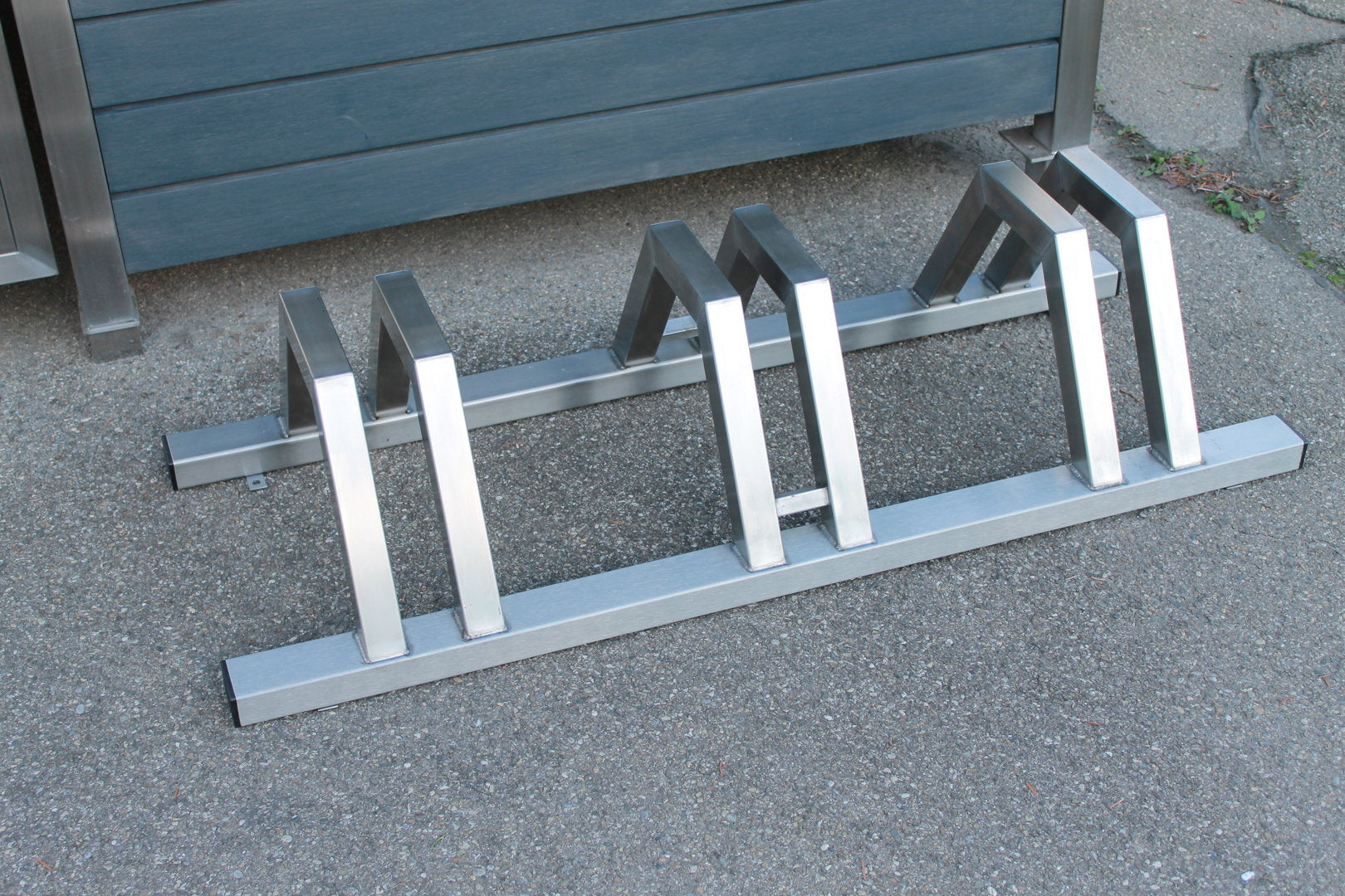 Edelstahl-Fahrradständer für 3 Fahrräder von Kirchberger Metall