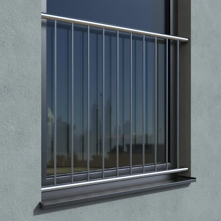 Fenstergitter aus Edelstahl für französischen Balkon in moderner Laibung am Fenster