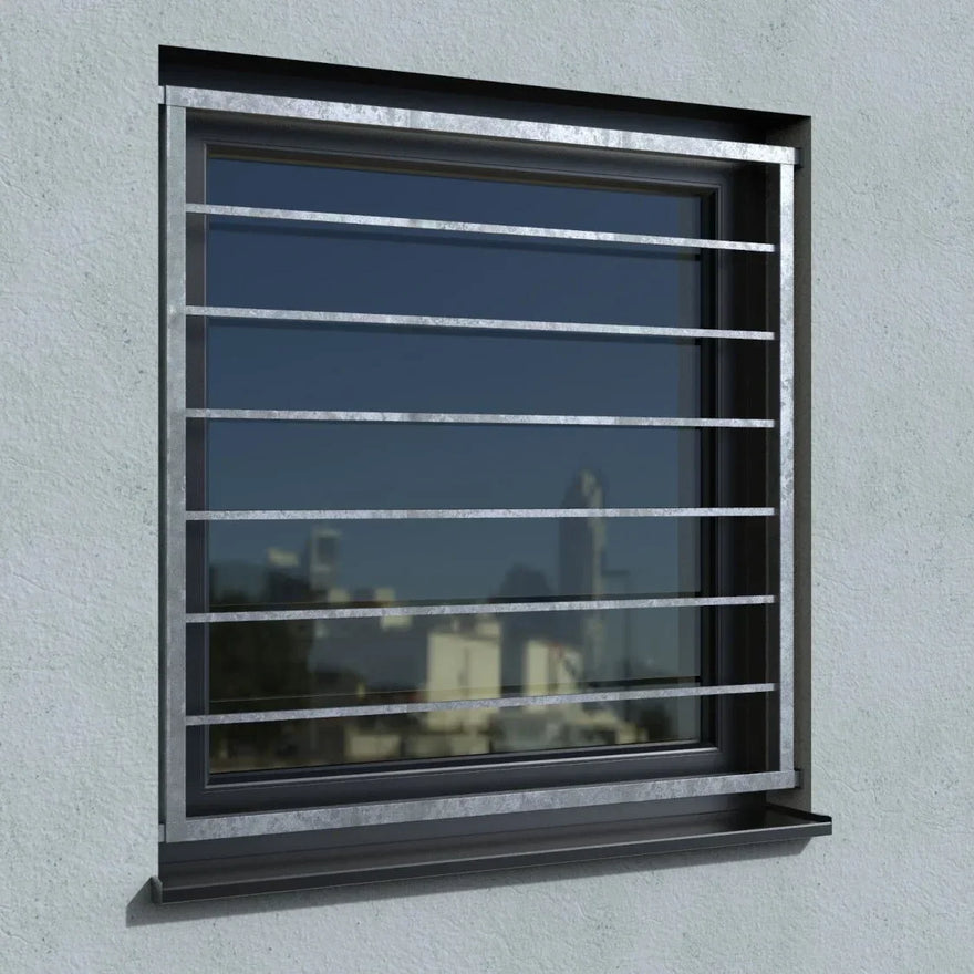Verzinktes Fenstergitter aus Metall mit waagerechten Stäben an Hausfassade