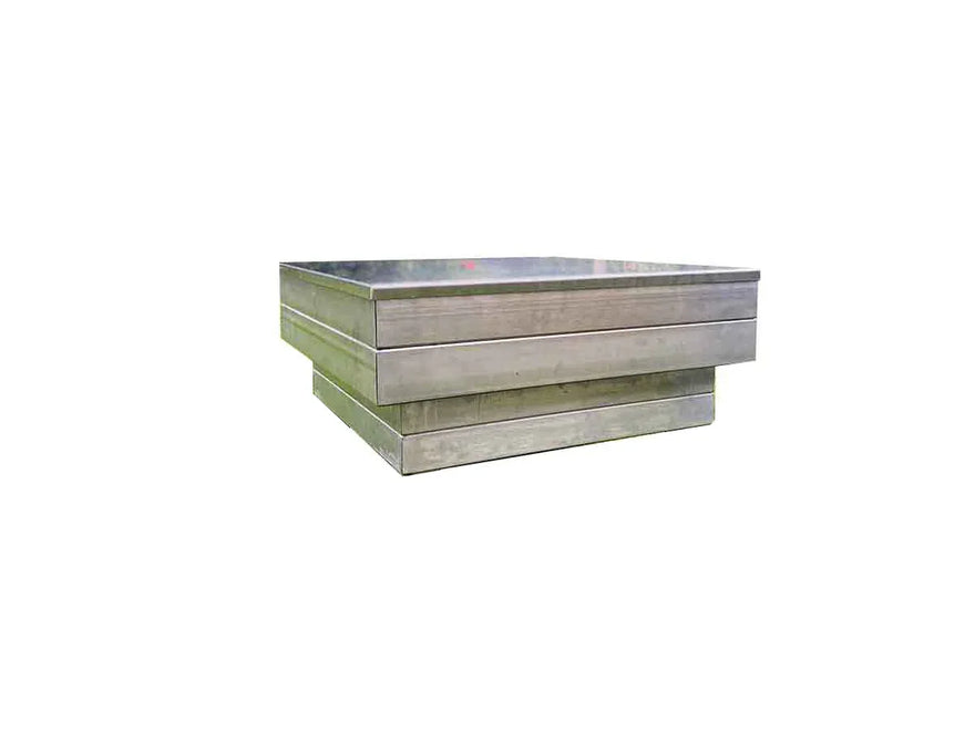 Rechteckige Feuerschale aus Metall mit passender Abdeckung, modern, robust