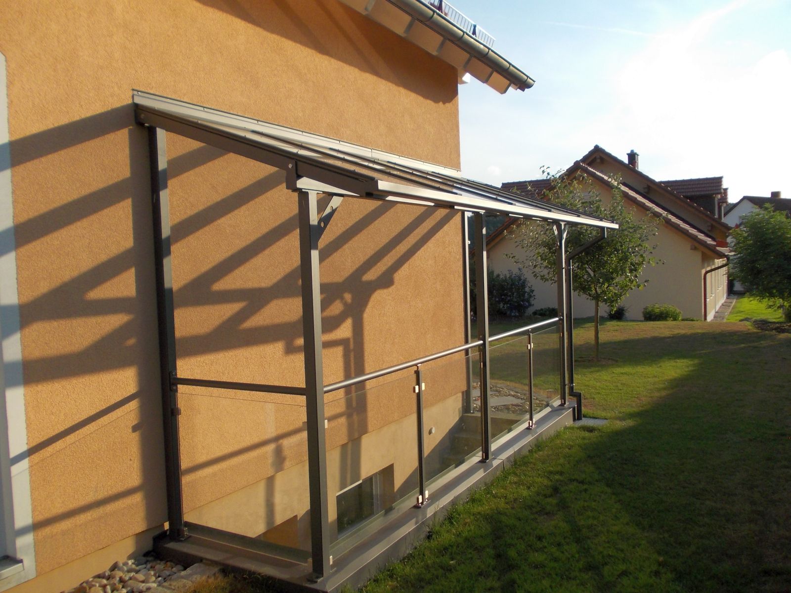 Kellerabgangsüberdachung modern