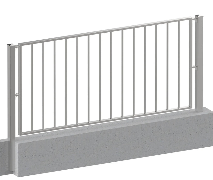 Edelstahl Zaungeländer mit senkrechten Stäben und Betonpfosten, modern und robust