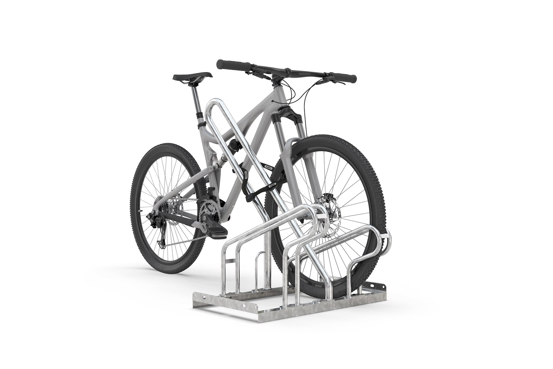 Fahrrad in einem verzinkten Fahrradständer aus Metall auf weißem Hintergrund