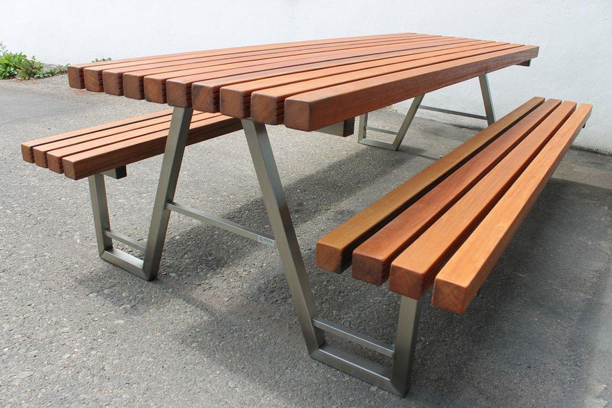 Moderner Picknicktisch aus Edelstahl und Holz für Garten oder Terrasse, solide Bauweise