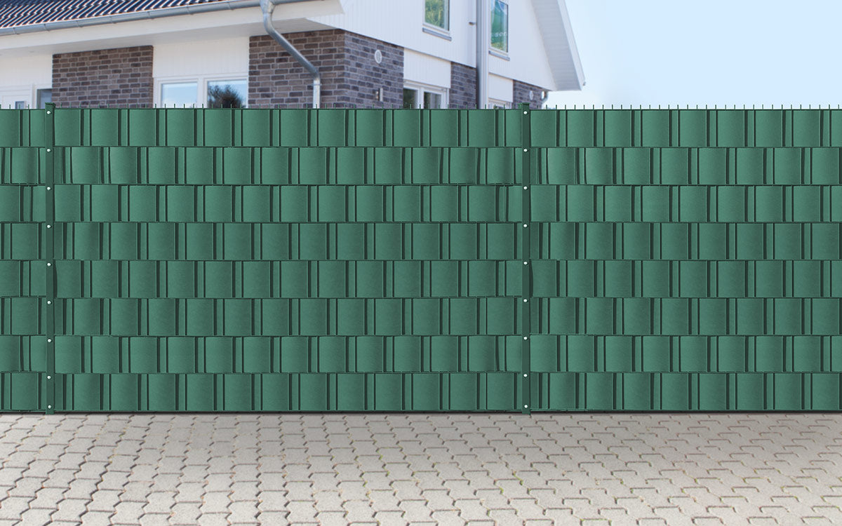 Doppelstabmattenzaun mit Sichtschutzstreifen polystripe in Moosgrün